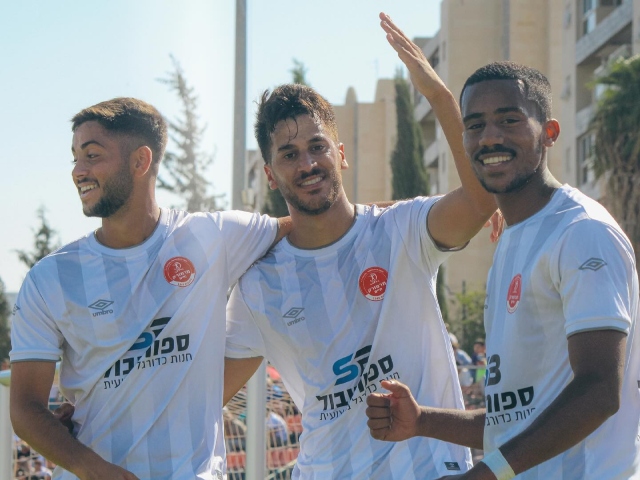 ינאי דוד במרכז התמונה (סהר בראל, מדיה הפועל מרמורק)